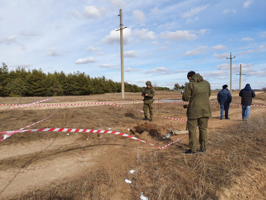Место предполагаемого разрыва снаряда в Тарасовском районе Ростовской области. Фото пресс-служба Следственного комитета РФ 
