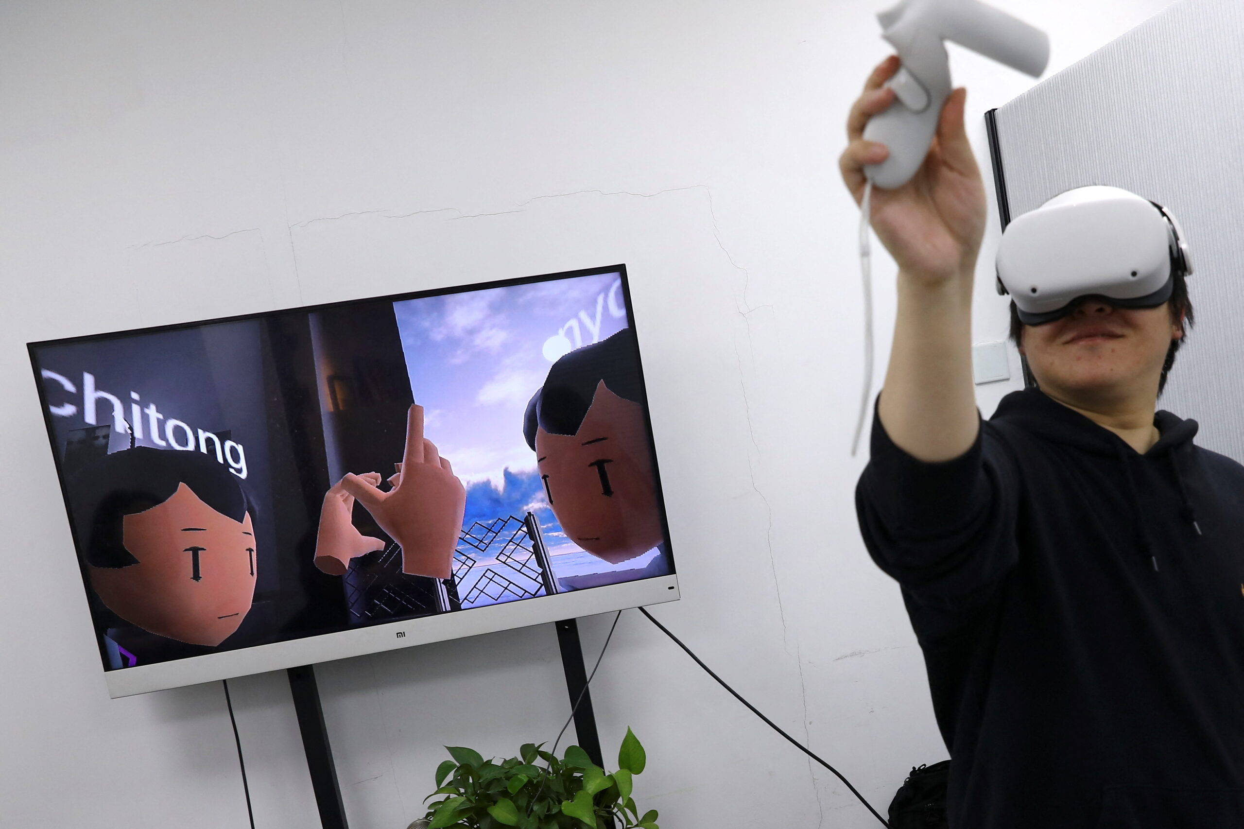  Пан Боханг, основатель социальной игровой платформы виртуальной реальности vHome в гарнитуре Meta Oculus VR. Пекин, Китай. 21 января 2022 года. Tingshu Wang/REUTERS/Scanpix/LETA