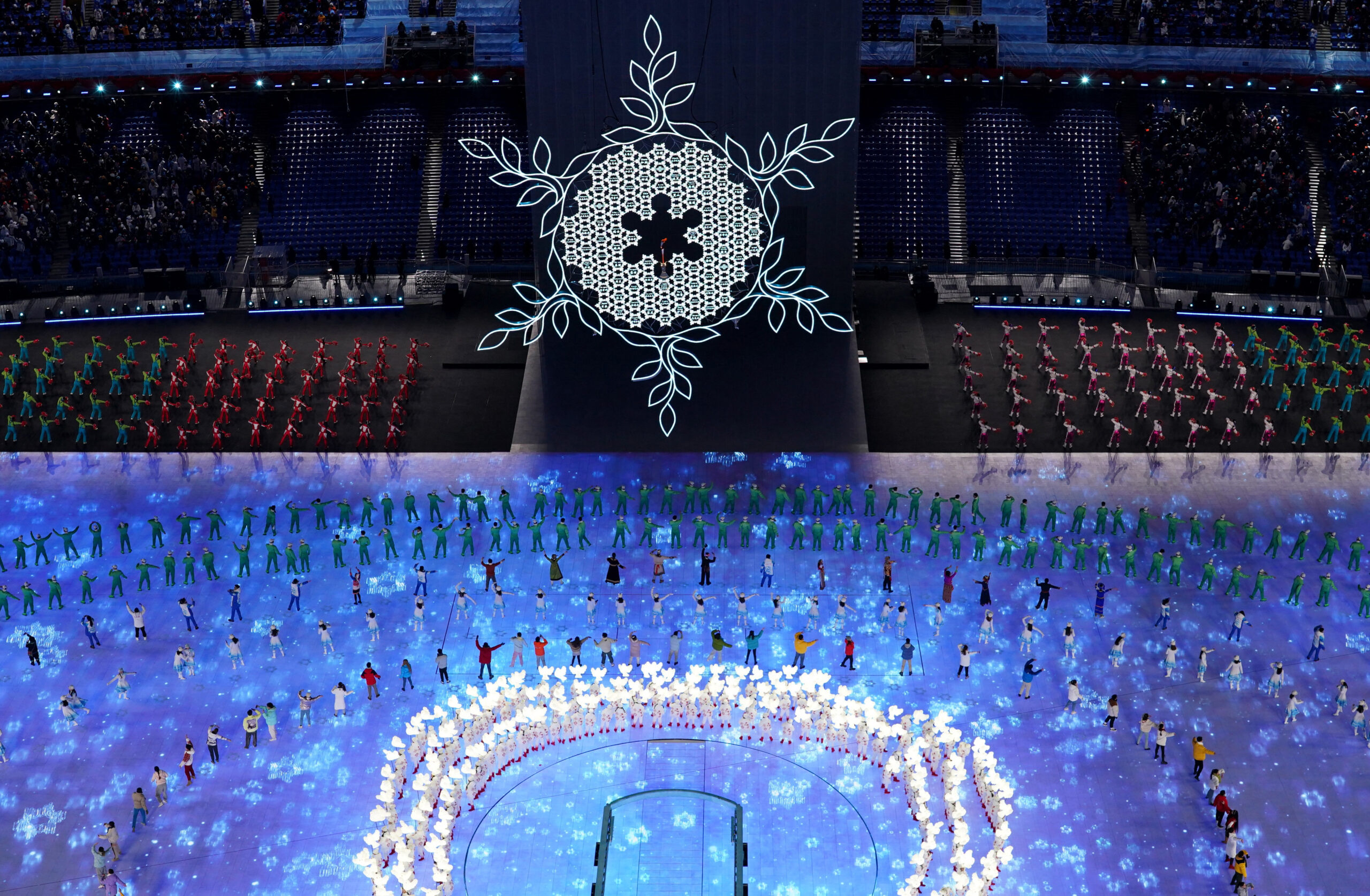 Общий вид олимпийского стадиона. Церемония открытия Зимних игр 2022 года, Пекин, 4 февраля. Фото Fabrizio Bensch/REUTERS/Scanpix/LETA