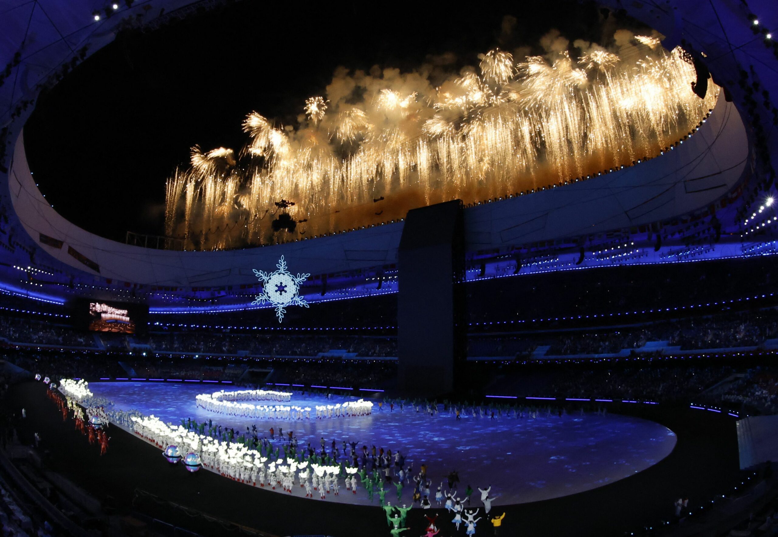 Фейерверк на церемонии открытия Зимних Олимпийских игр в Пекине. 4 февраля 2022 года. Стадион “Птичье гнездо”. Фото Jonathan Ernst/REUTERS/Scanpix/LETA