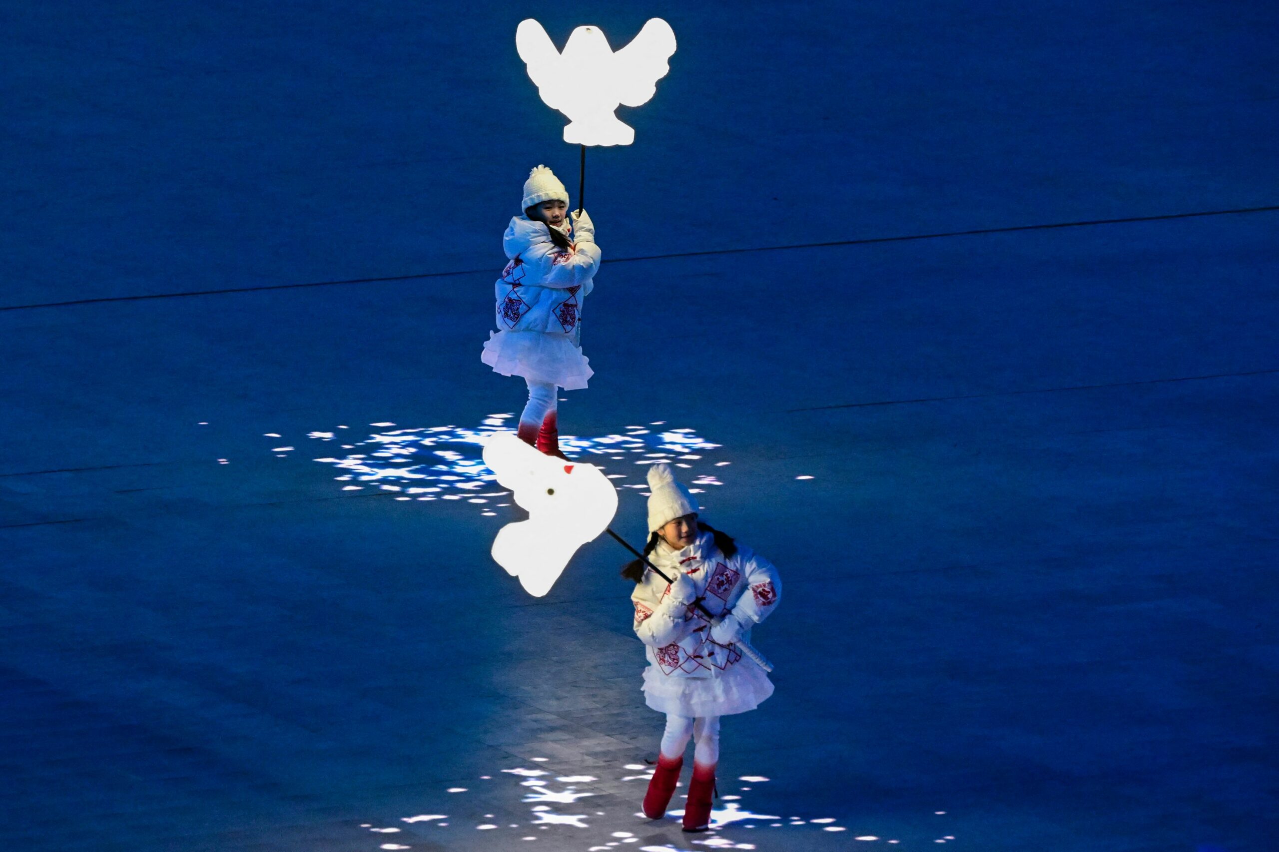 Дети выступают во время церемонии открытия Зимних Олимпийских игр 2022 года в Пекине на Национальном стадионе, известном как «Птичье гнездо», в Пекине, 4 февраля 2022 года. Фото Tobias SCHWARZ/AFP/Scanpix/LETA