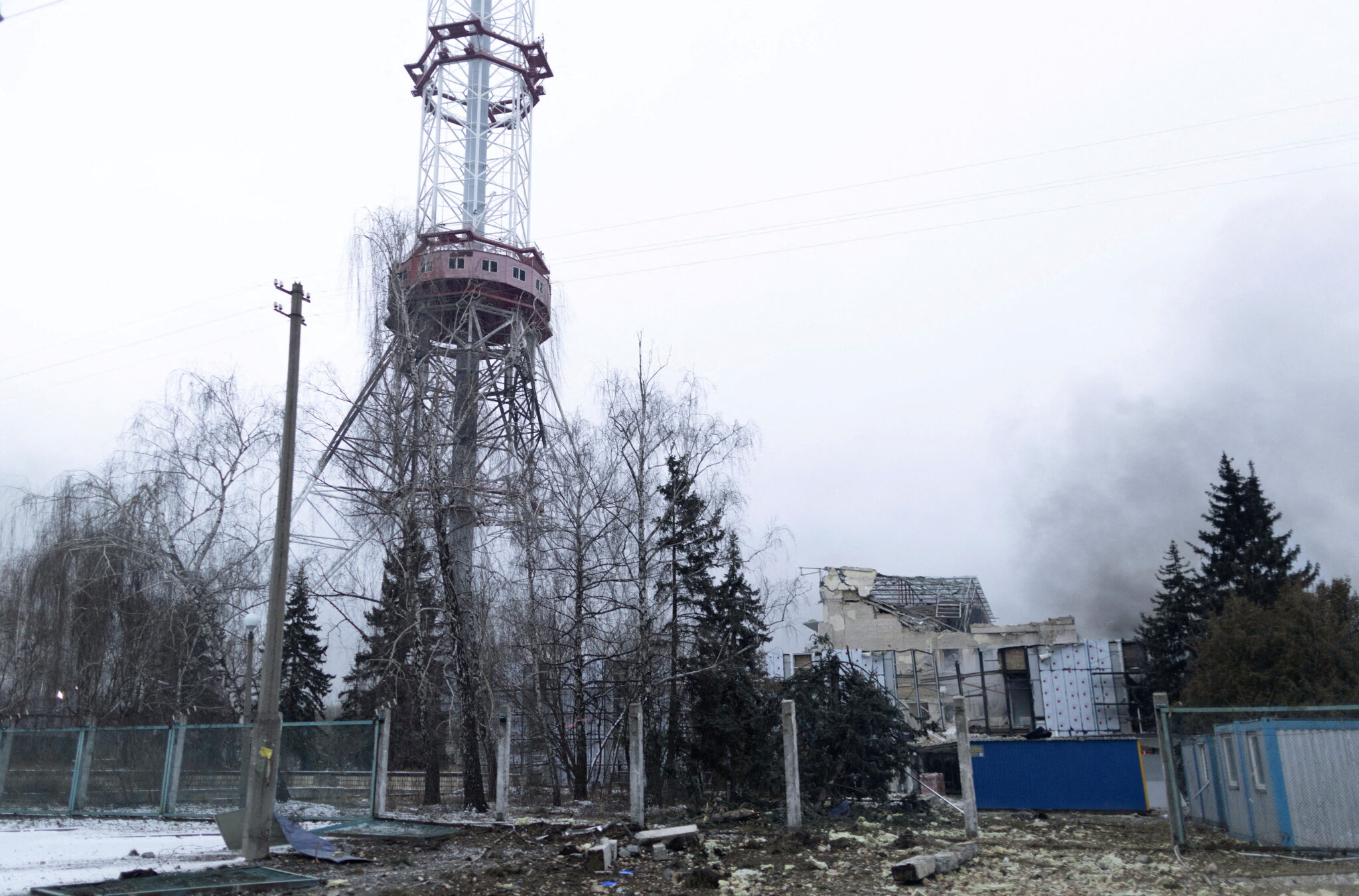 Телебашня в Киеве после атаки.  Фото Carlos Barria / REUTERS / Scanpix / Leta