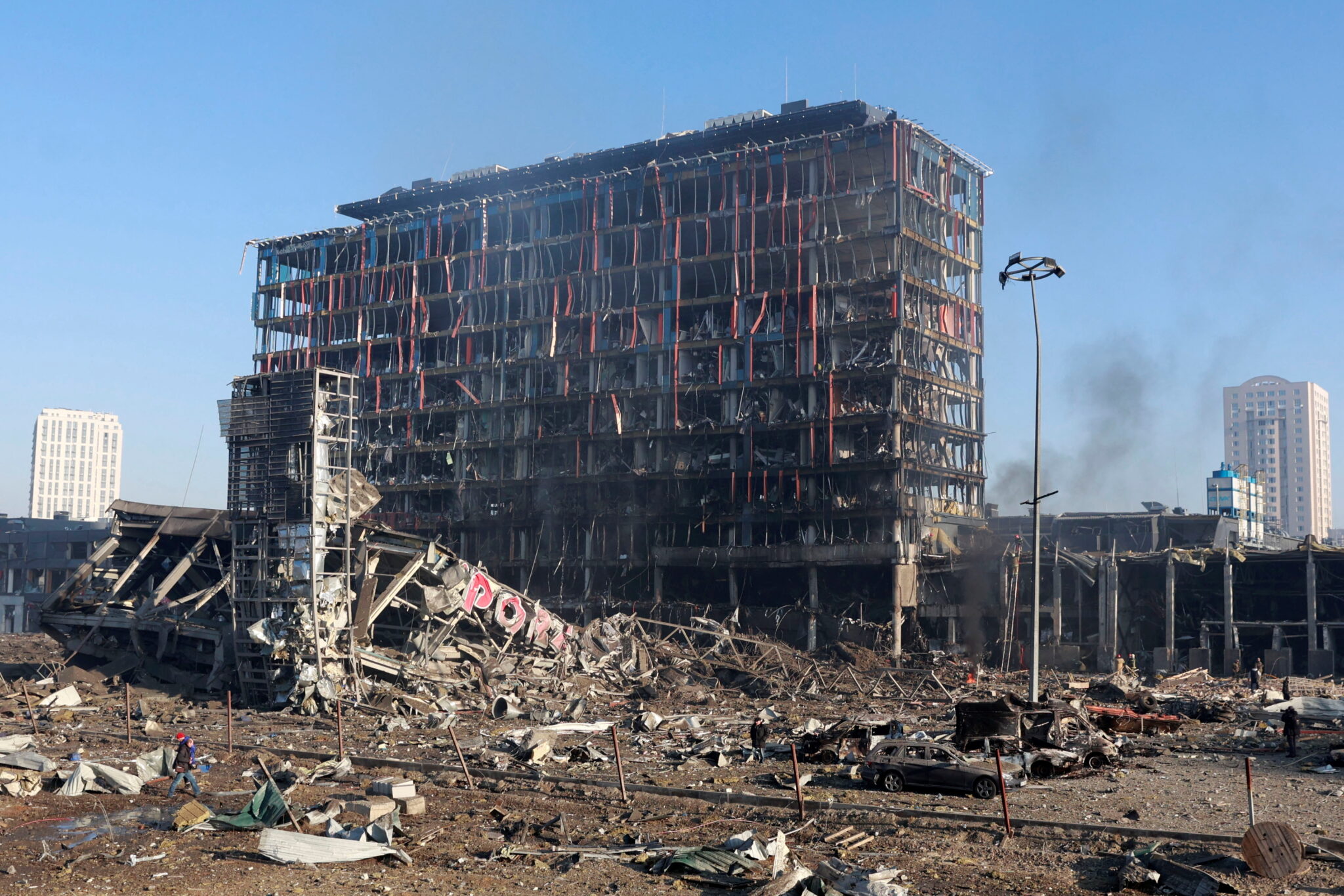 Разрушенный ТЦ в Подольском районе Киева. Фото REUTERS/Serhii Nuzhnenko/Scanpix/LETA
