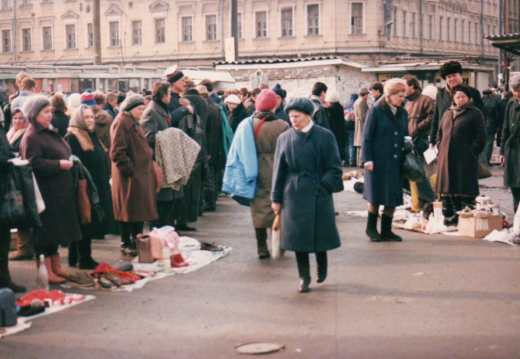 Уличный рынок в Ростове-на-Дону в 1992 году. Фото распространяется по лицензии CC BY-SA 2.0