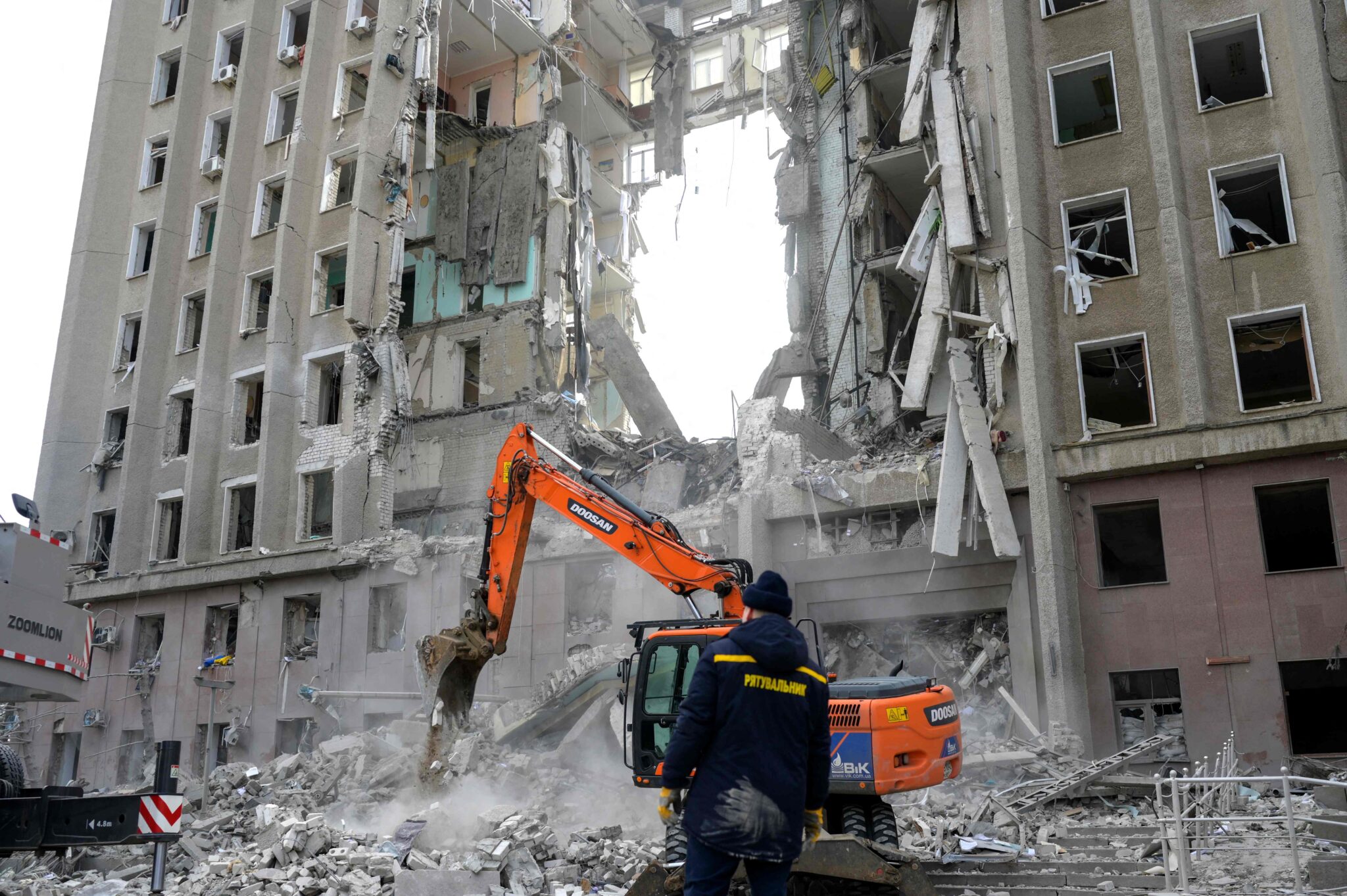 Разрушенная администрация Николаевской области. Фото Булент Килич / AFP / Scanpix / LETA