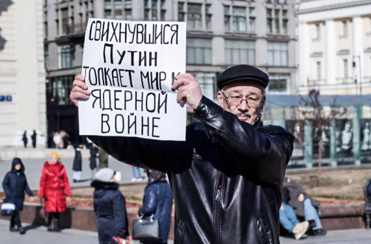 Олег Орлов на пикете. Фото с сайта правозащитного центра «Мемориал»