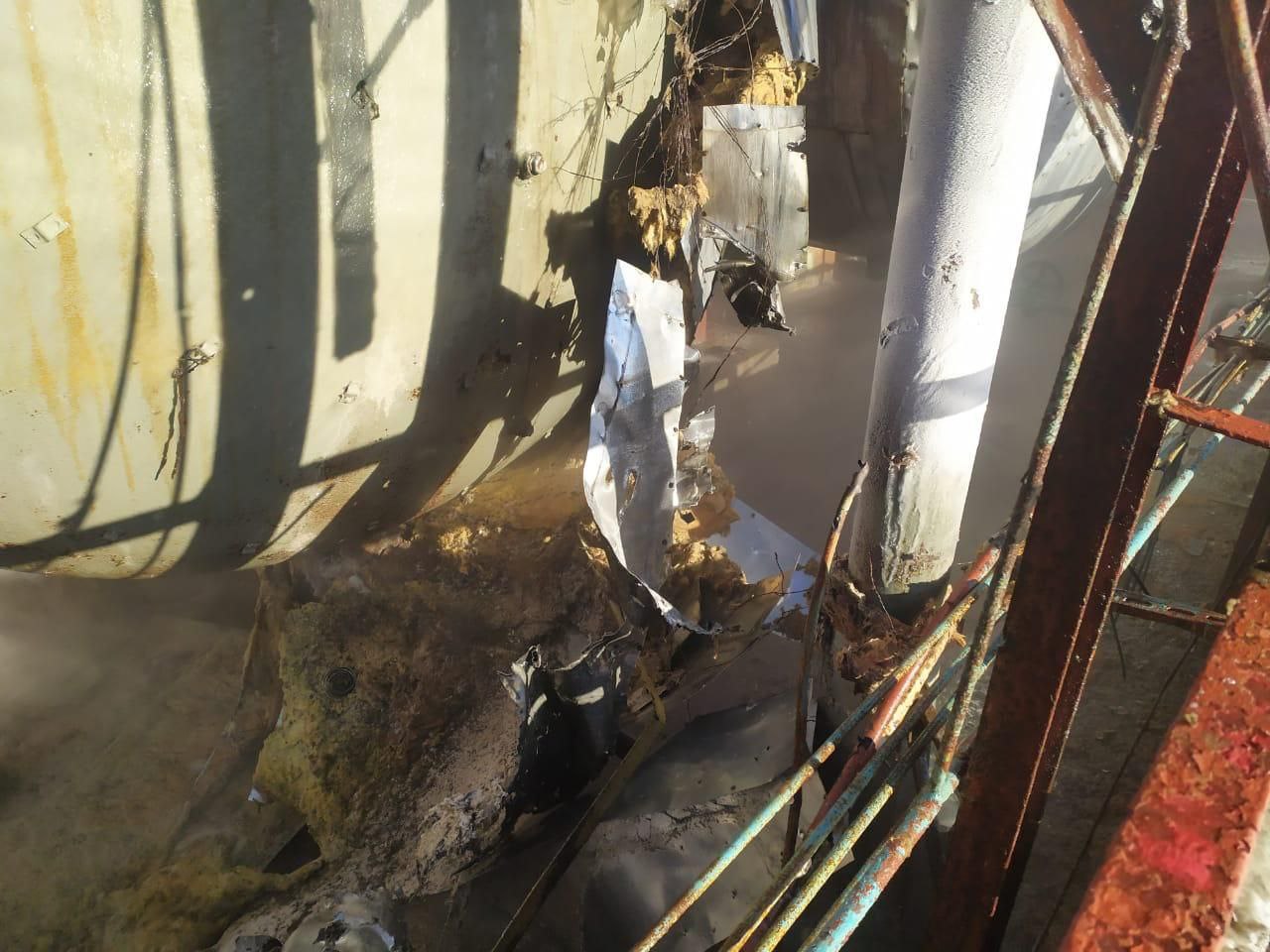 Поврежденный резервуар с аммиаком на Сумыхимпроме. Фото из телеграма Дмитрия Живицкого.