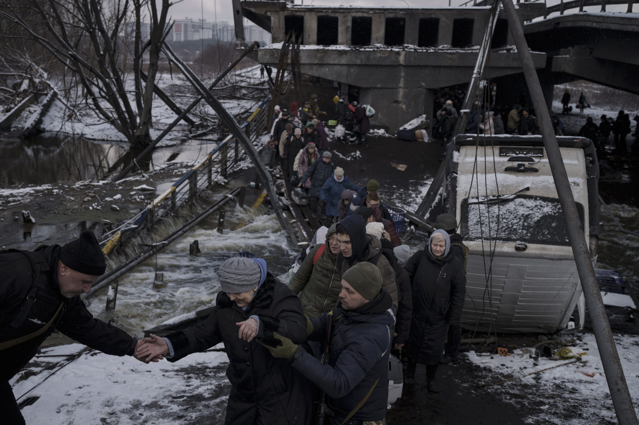 Эвакуация людей из Ирпеня в Киев. 8 марта 2022 года. Фото Felipe Dana/AP Photo/Scanpix/LETA