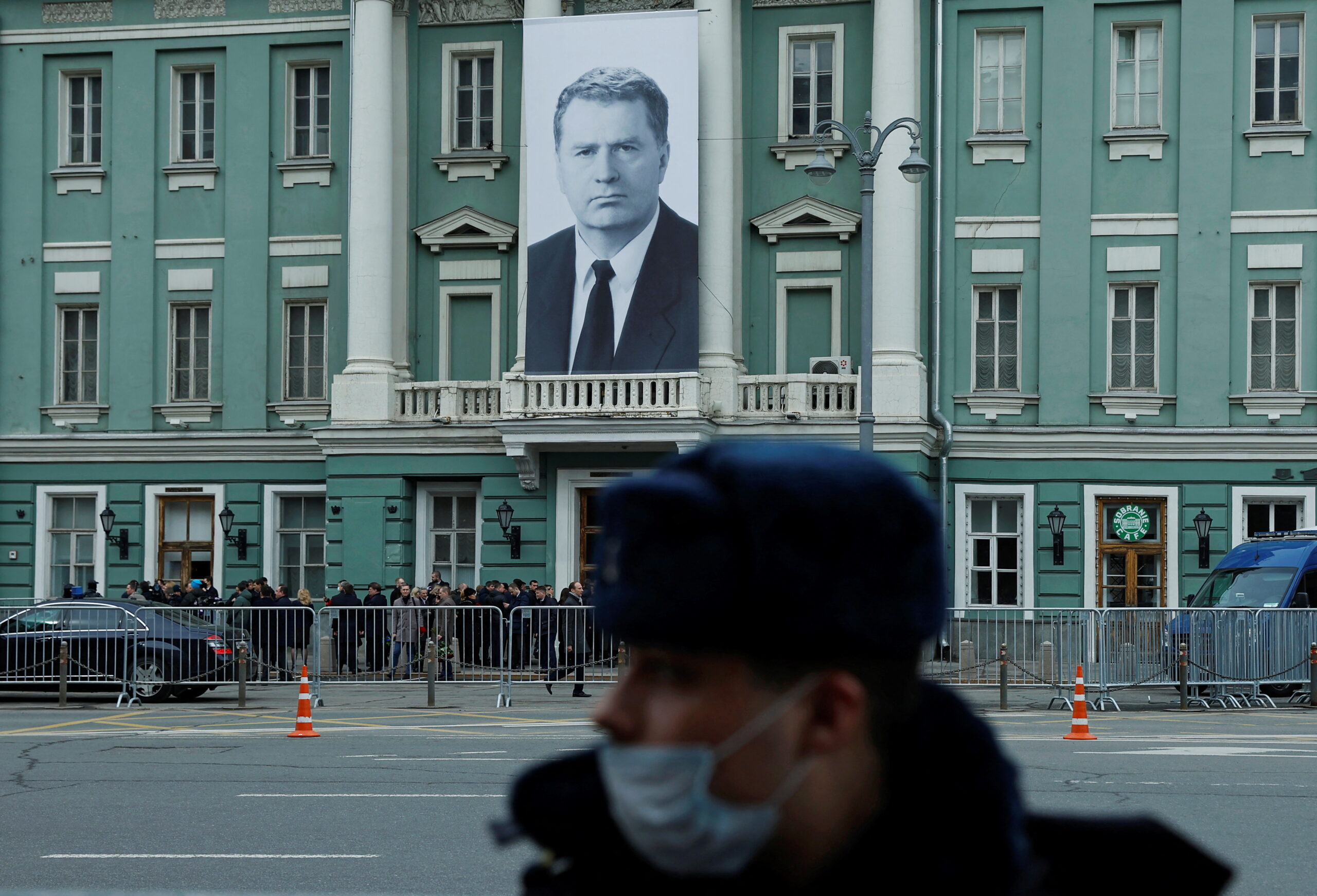 Владимирский тракт. Жириновского похоронили в Москве, проститься с ним  приезжал Путин - фотогалерея Спектр