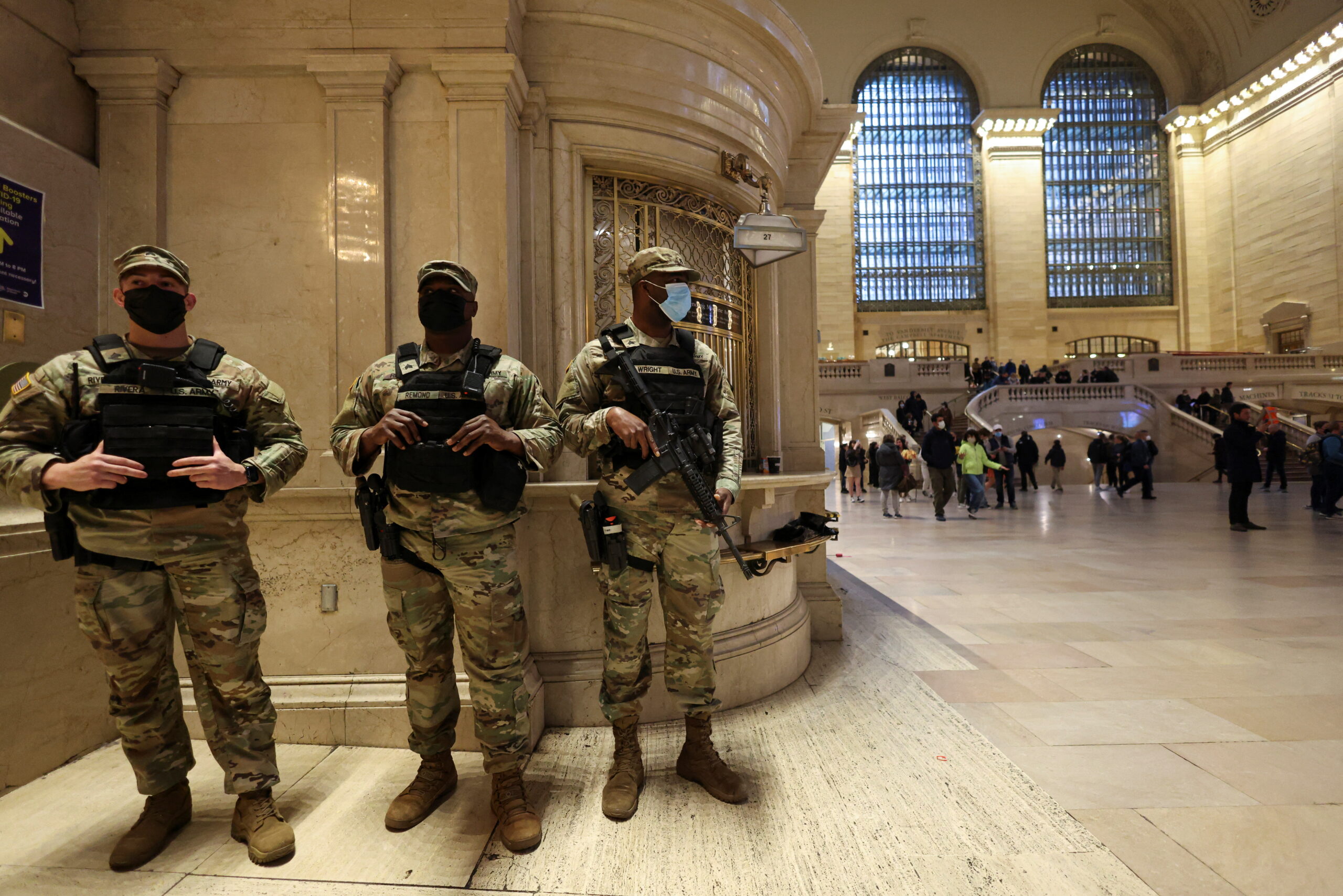 Национальная гвардия армии Нью-Йорка патрулирукет Центральный вокзала на Манхэттене. Нью-Йорк, 12 апреля 2022 © Andrew Kelly Reuters / Scanpix / Leta