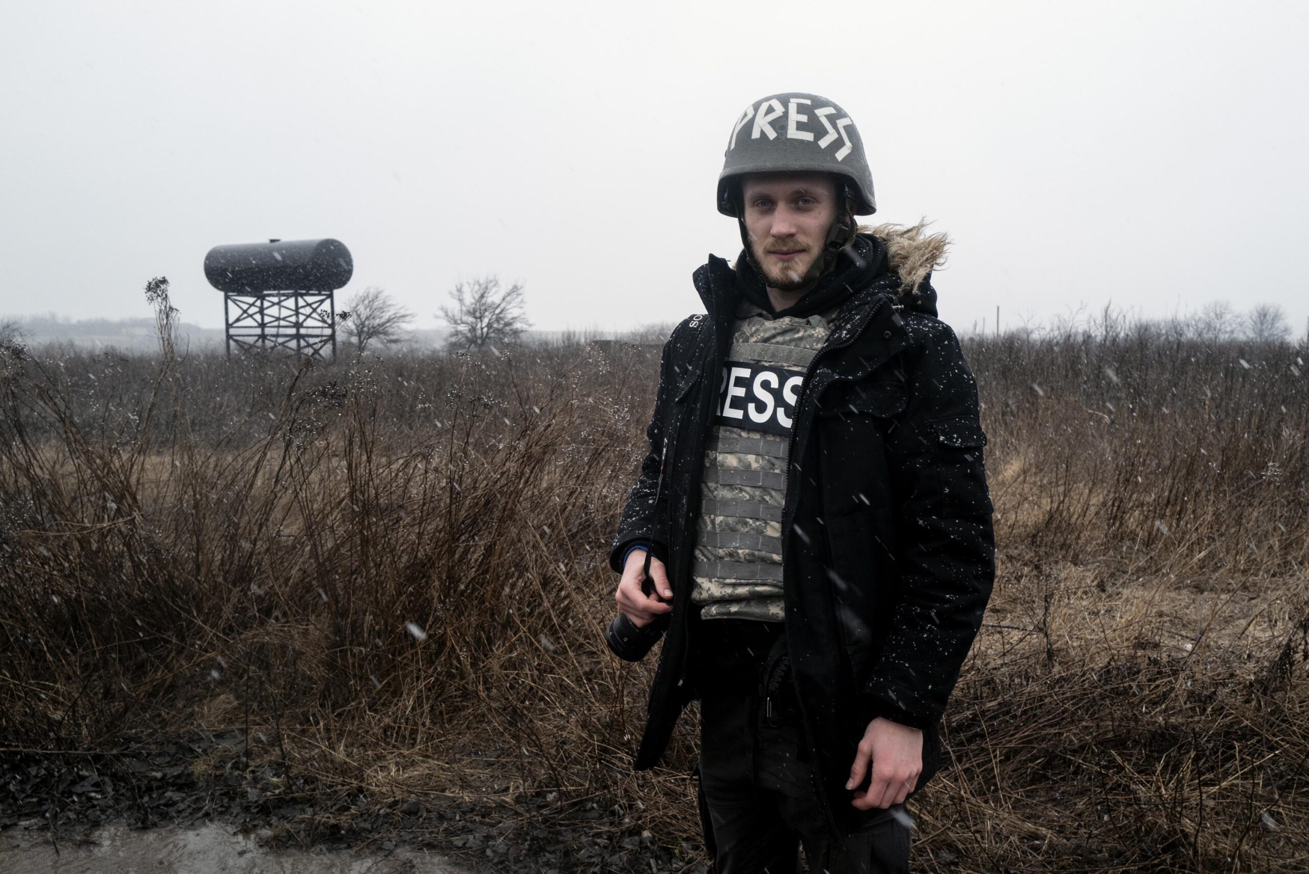 Джорджо Дириндин на передовой в Бугасе. Украина / ДНР, март 2022 © Gabriele Micalizzi BW