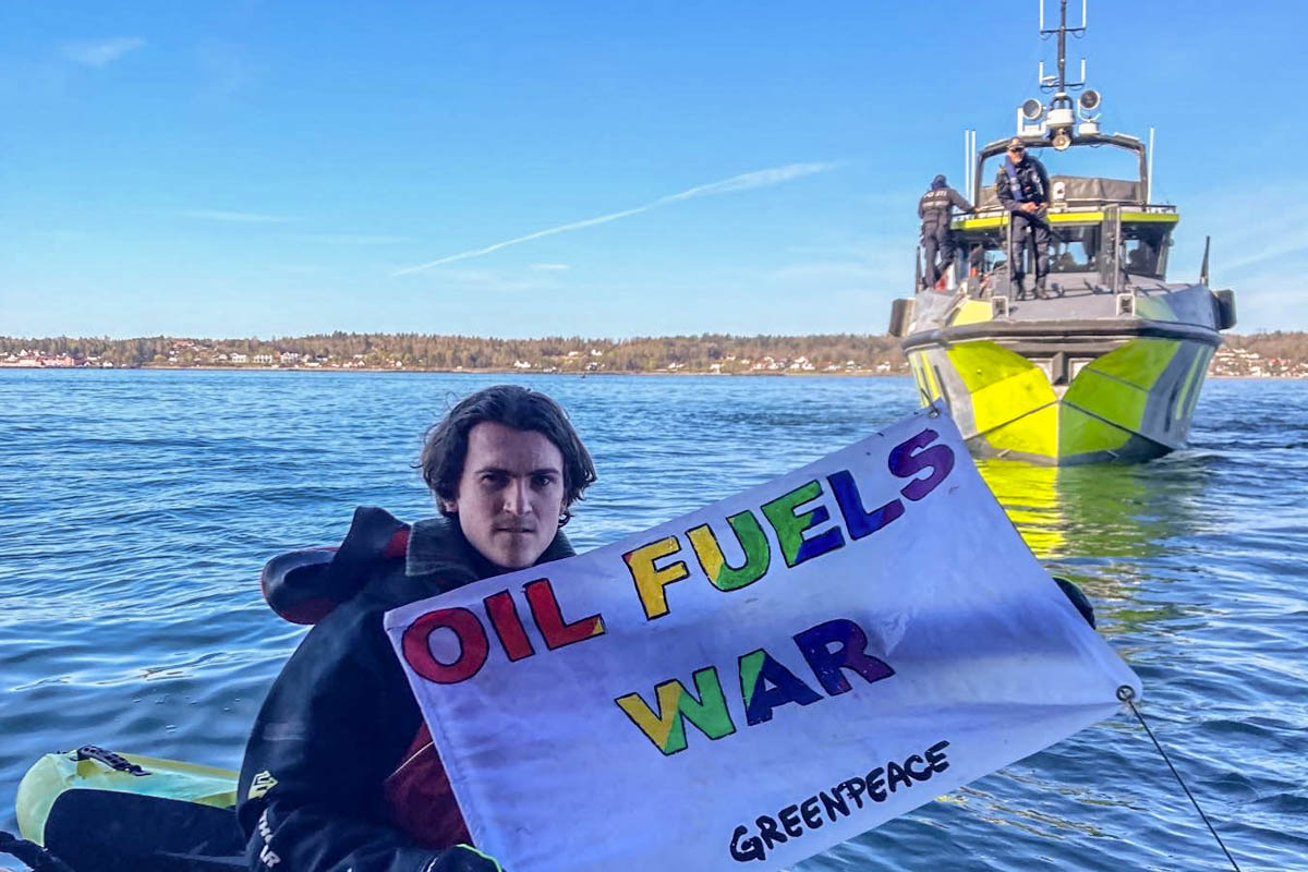 Активисты Greenpeace блокируют российский танкер. Фото предоставлено Greenpeace Norway.