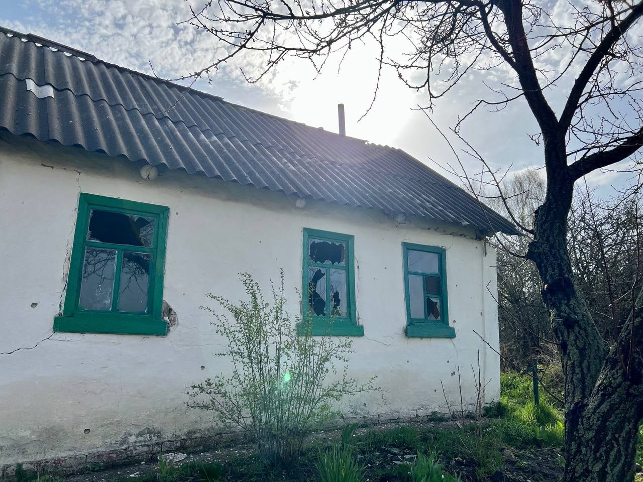 Дом в Головчино после обстрела. Фото из телеграм-канала Вячеслава Гладкова.