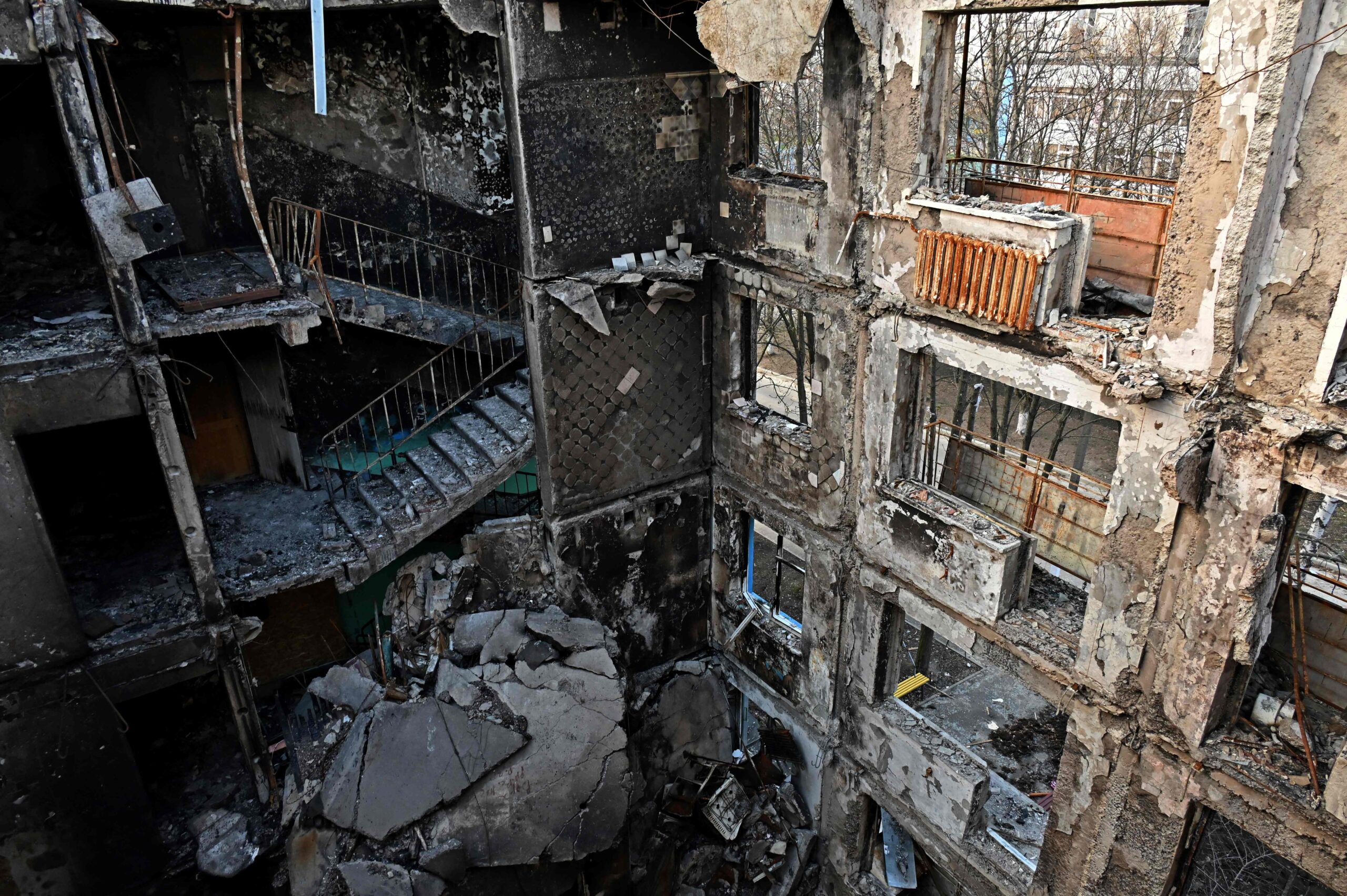 Разрушенный пятиэтажный жилой дом в Харькове. Украина, 10 апреля 2022 г. © Sergey Bobok / AFP / Scanpix / Leta
