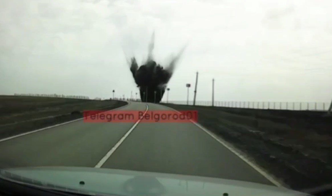 Взрыв под Белгородом 1 апреля 2022 года. Скриншот видео из телеграм-канала Белгород №1