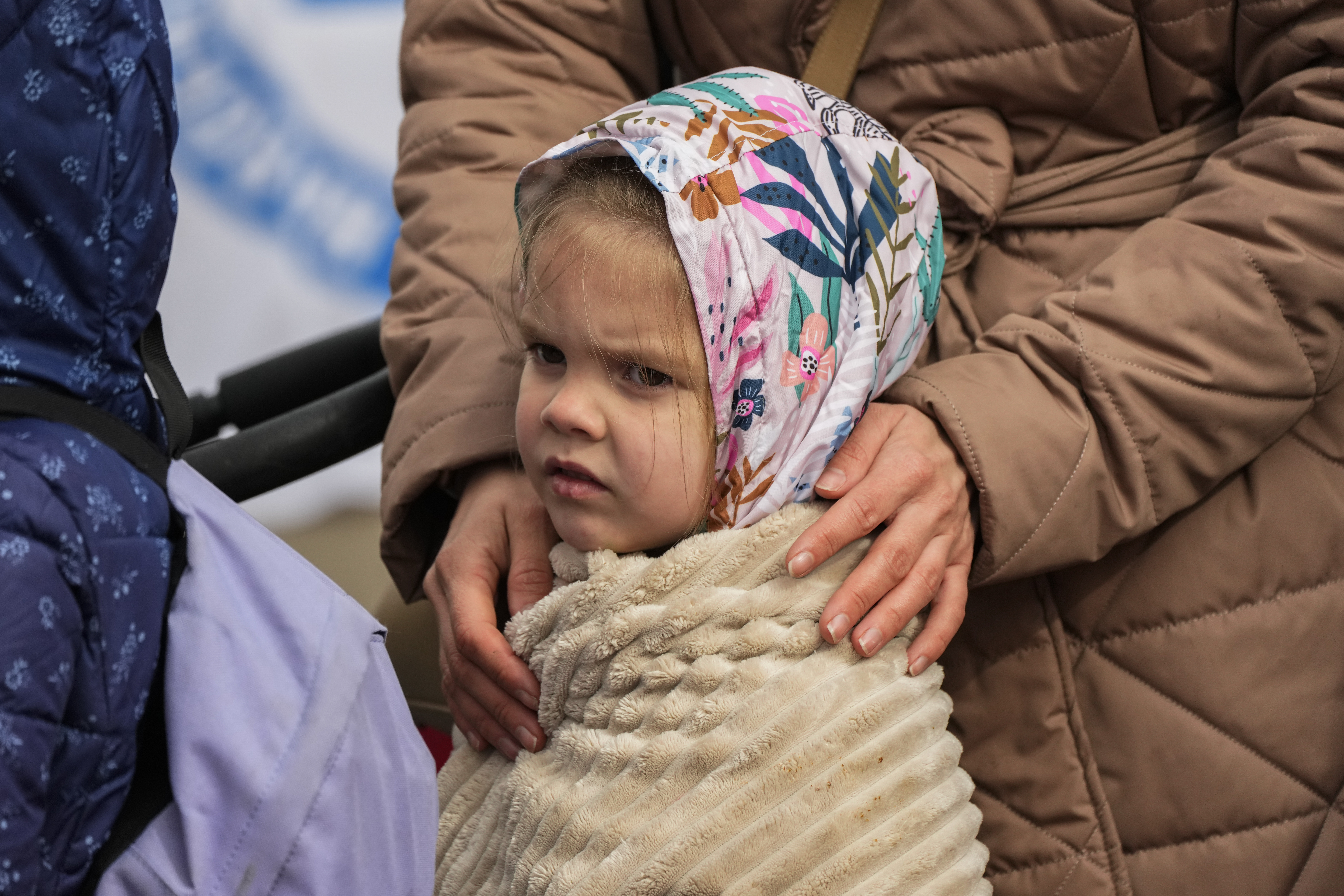 Украинские беженцы на границе с Польшей. 10 апреля 2022 года. Фото Sergei Grits/AP Photo/Scanpix/LETA