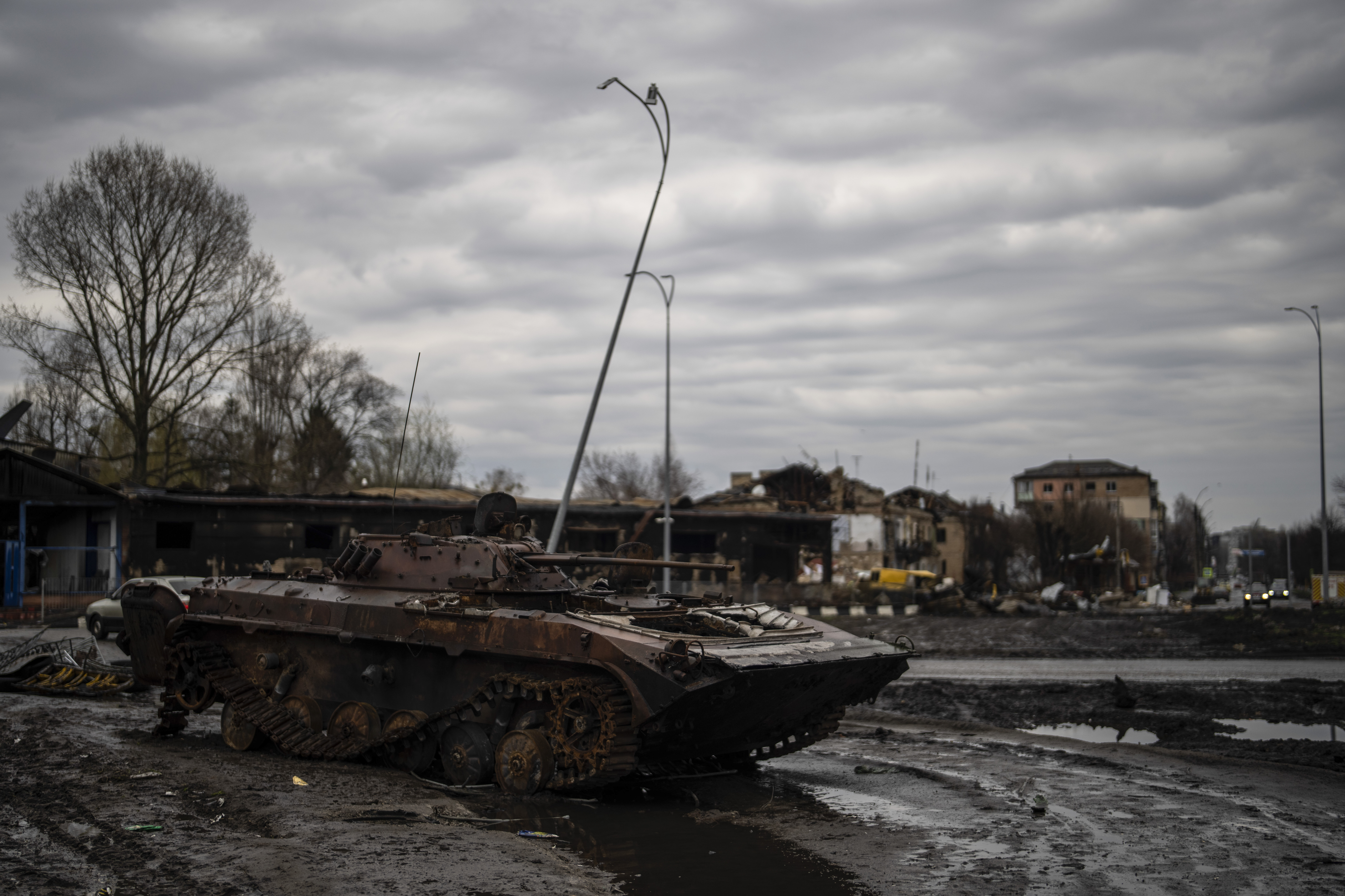 Уничтоженная техника в Бородянке. 9 апреля 2022 года. Фото Petros Giannakouris/AP Photo/Scanpix/LETA