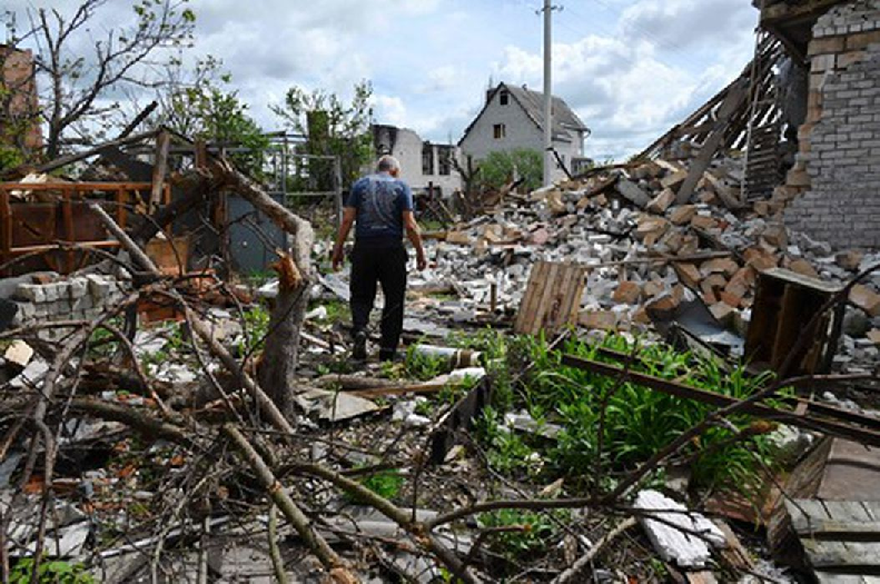 Разрушения в деревне Мала Рогань к востоку от Харькова. Фото SERGEY BOBOK / AFP / Scanpix / LETA