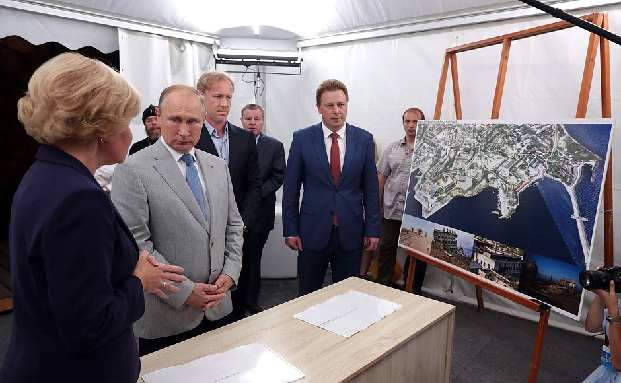 Игорь зеленский (третий слева) вместе с Владимиром Путиным в Севастополе. Фото пресс-службы Кремля