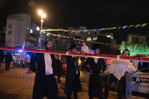 На месте теракта в израильском городе Элад. Фото Maya Alleruzzo/AP/Scanpix/LETA