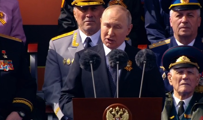 Владимир Путин на Красной площади 9 мая 2022 года. Кадр Первого канала