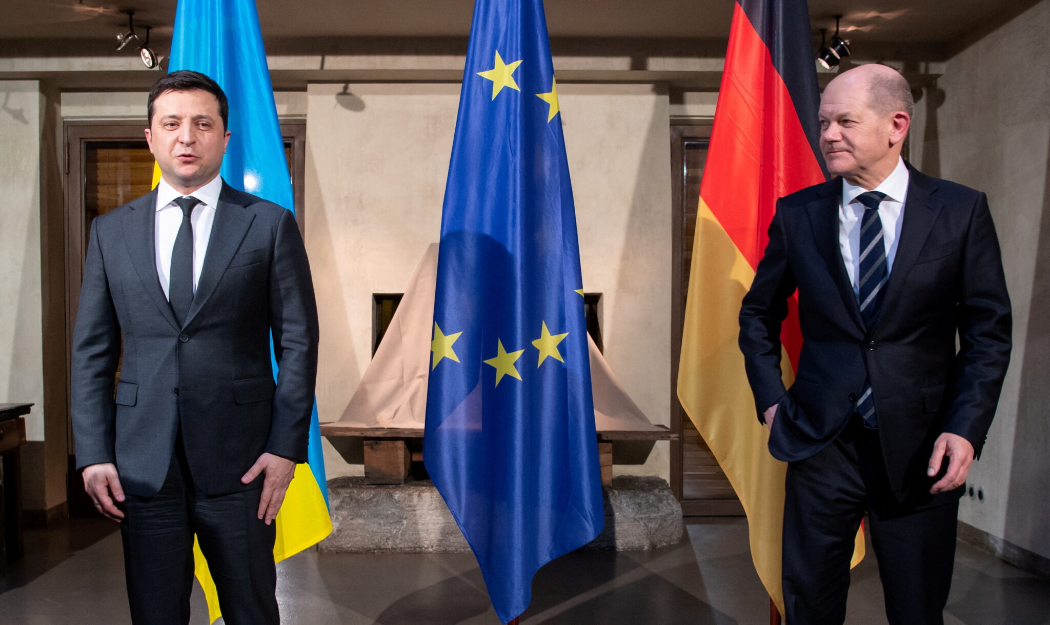 Владимир Зеленский и Олаф Шольц на Мюнхенской конференции по безопасности 19 февраля 2022 года. Фото Свен Хоппе/REUTERS/Scanpix/LETA.