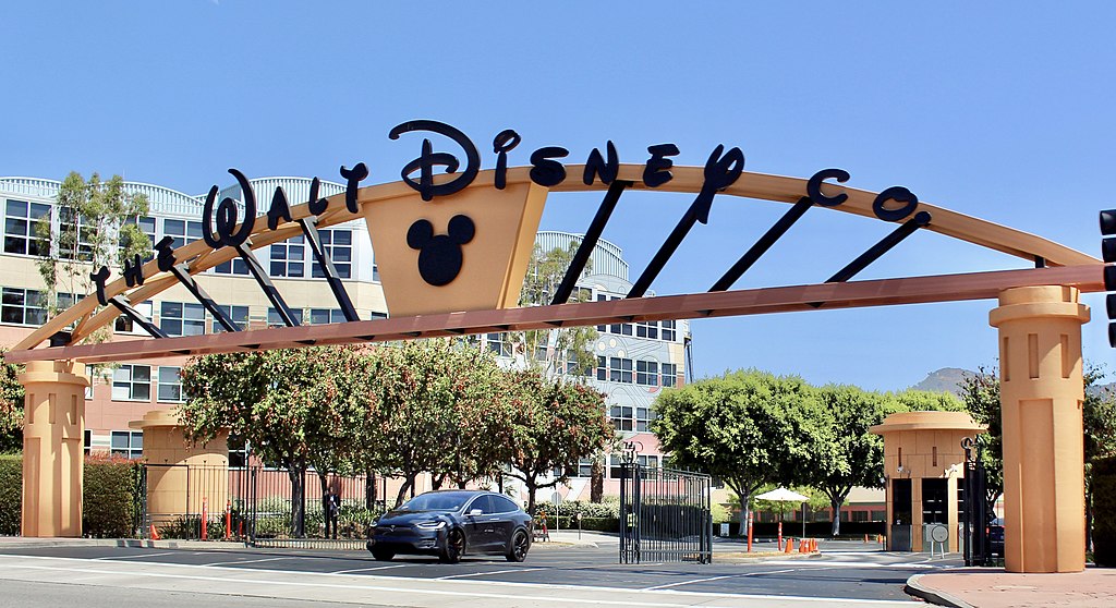 Штаб-квартира студии Walt Disney в Бербанке, Калифорния. Фото Wikipedia.org CC BY-SA 4.0.
