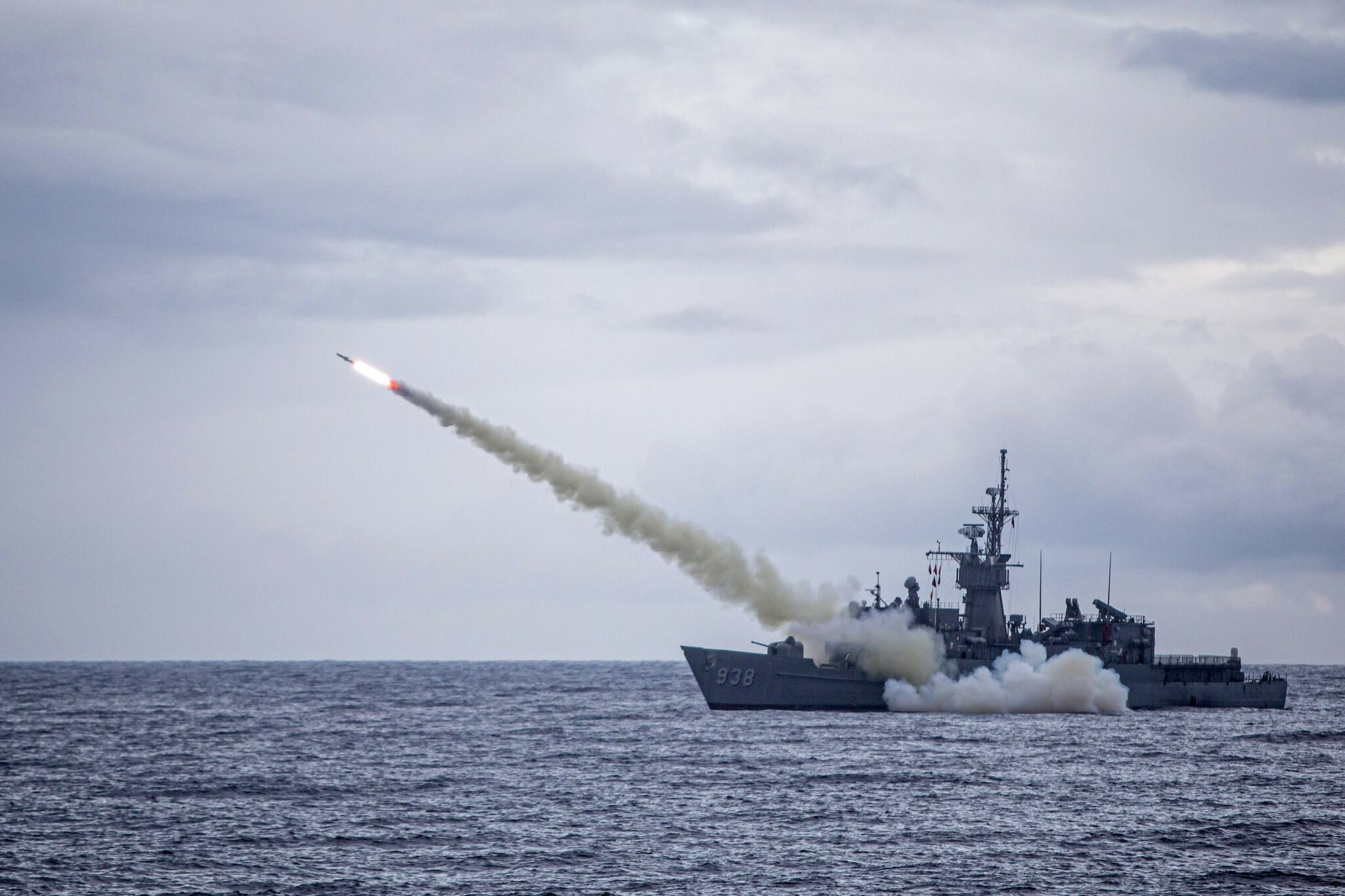 Корабль Военно-морских сил Тайваня производит учебный запуск ракеты "Гарпун". Фото AFP/Scanpix/Leta