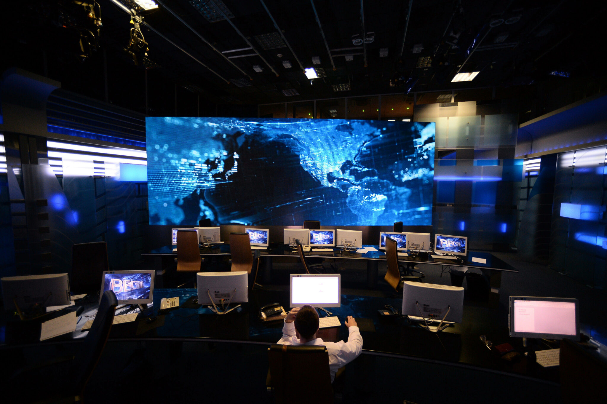 Информационный зал первой студии «Вестей» в здании ВГТРК. Фото Максим Блинов / Sputnik / Scanpix / LETA.