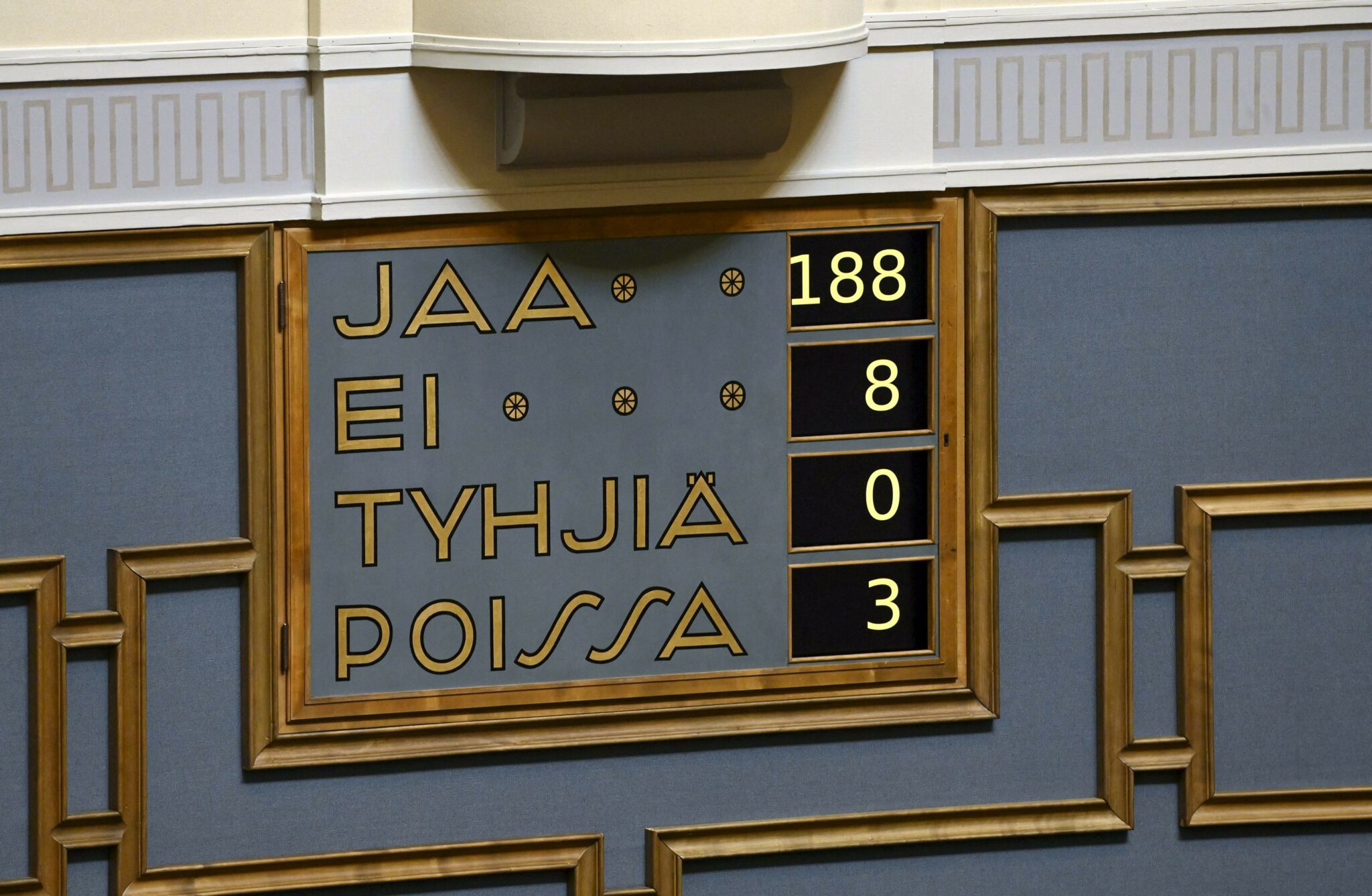 Табло с результатами голосования парламента Финляндии по вопросу присоединения страны к НАТО. Фото Antti Aimo-Koivisto / Lehtikuva / AFP/ Scanpix / Leta.