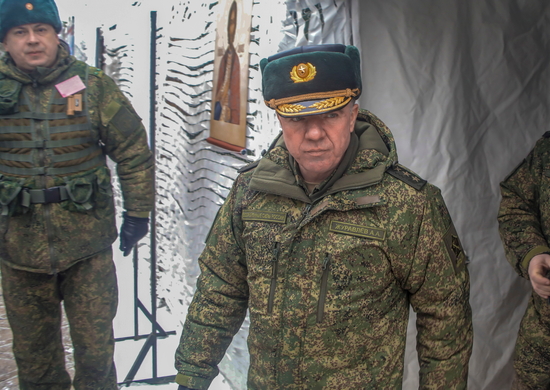 Генерал Александр Журавлев во время инспекции общевойсковой армии в Воронежской области в декабре 2021 года. Фото пресс-службы министерства обороны РФ.