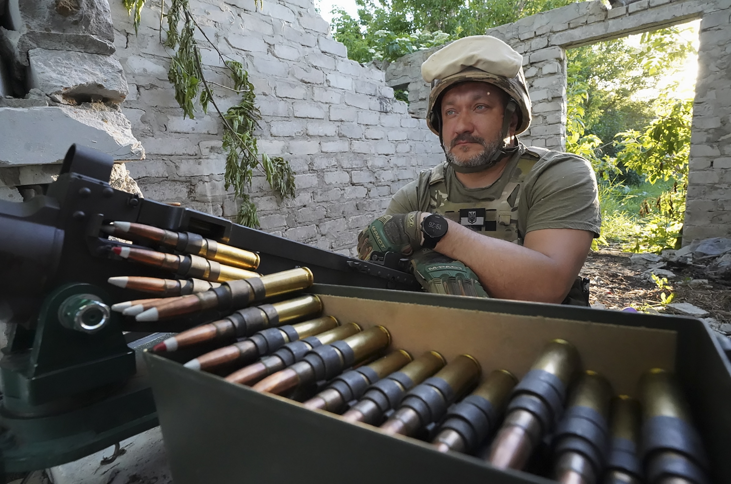 Украинский пулеметчик недалеко от линии фронта под Харьковом. 9 июня 2022 года. Фото EPA/VASILIY ZHLOBSKY/Scanpix/LETA