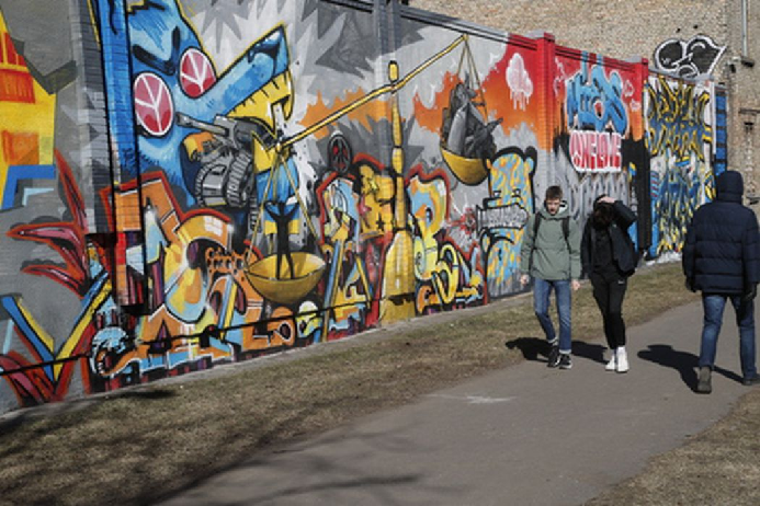 Граффити в поддержку Украины на улицах Риги. Фото 
TOMS KALNINS/EPA/Scanpix/LETA