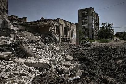 Последствия удара по Лисичанску. Фото пресс-службы Луганской ОГА