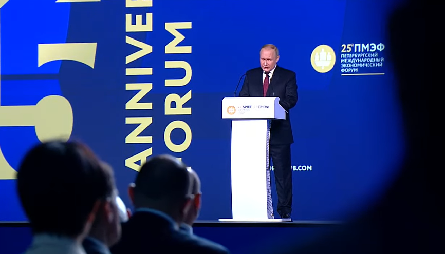 Владимир Путин на 25-м Петербургском международном экономическом форуме. Кадр трансляции