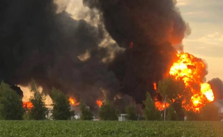 Пожар на нефтебазе в Днепропетровской области. Фото из  телеграм-канала главы Днепропетровской ОГА Валентина Резниченко