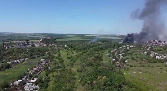 Дым от ракетных ударов по Лисичанску. Кадр видео, распространенного УНИАН