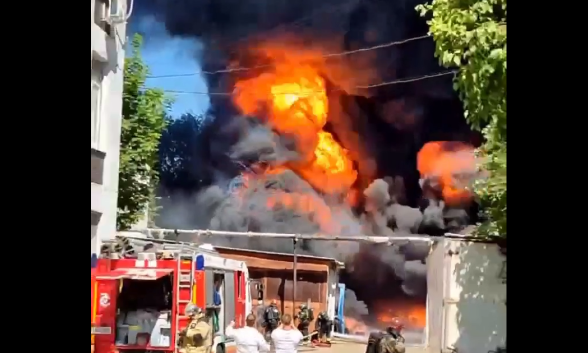 Пожар на Каширском шоссе в Москве. Скриншот из видео РИА Новости.