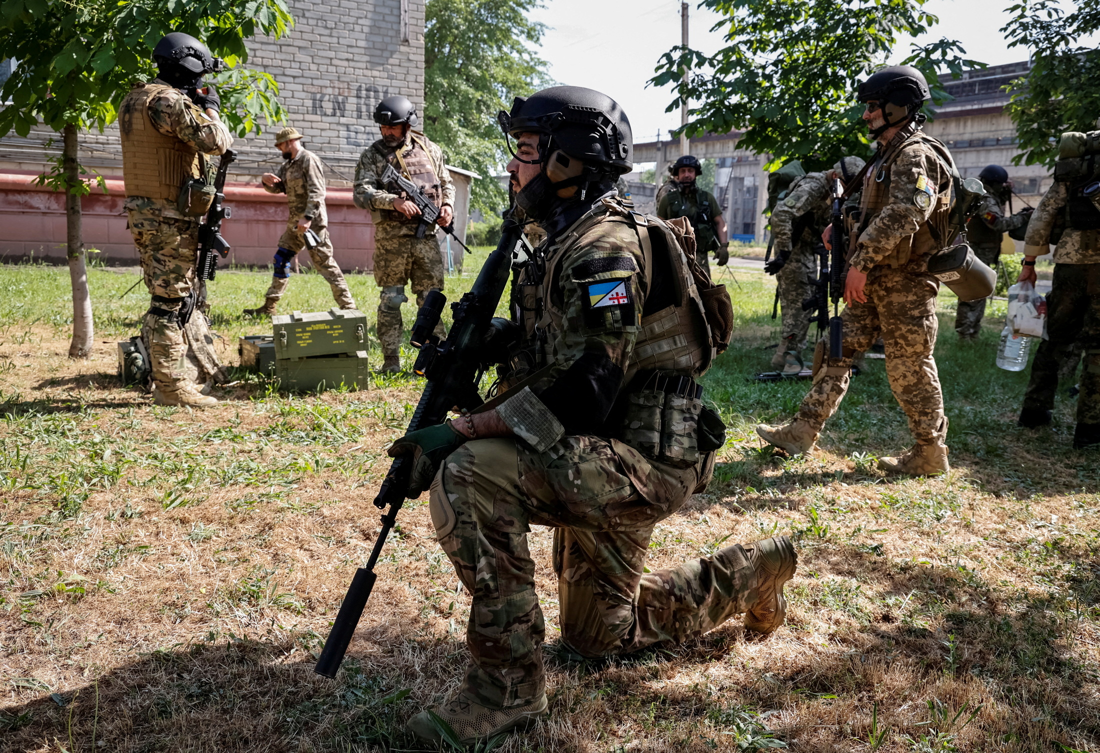 100 военнослужащих. Американские наемники в Украине. Иностранные наемники. Польские наемники на Украине. Иностранцы на Украине воюют.