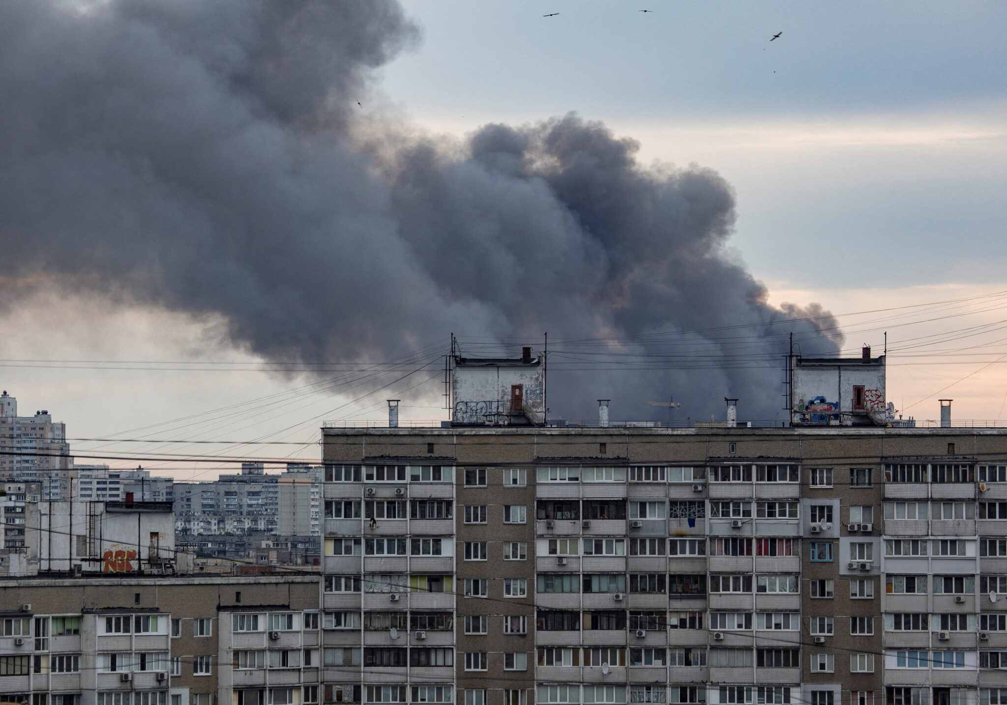 Дым над Киевом после российских ракетных ударов. 5 июня 2022 года. Фото REUTERS/Vladyslav Sodel/Scanpix/LETA