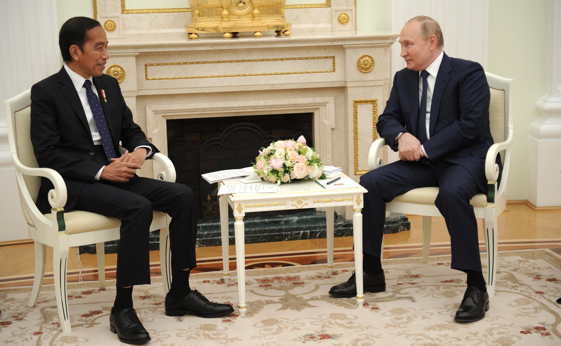 Президентом Республики Индонезия Джоко Видодо и президент России Владимир Путин. Фото пресс-служба Кремля. 