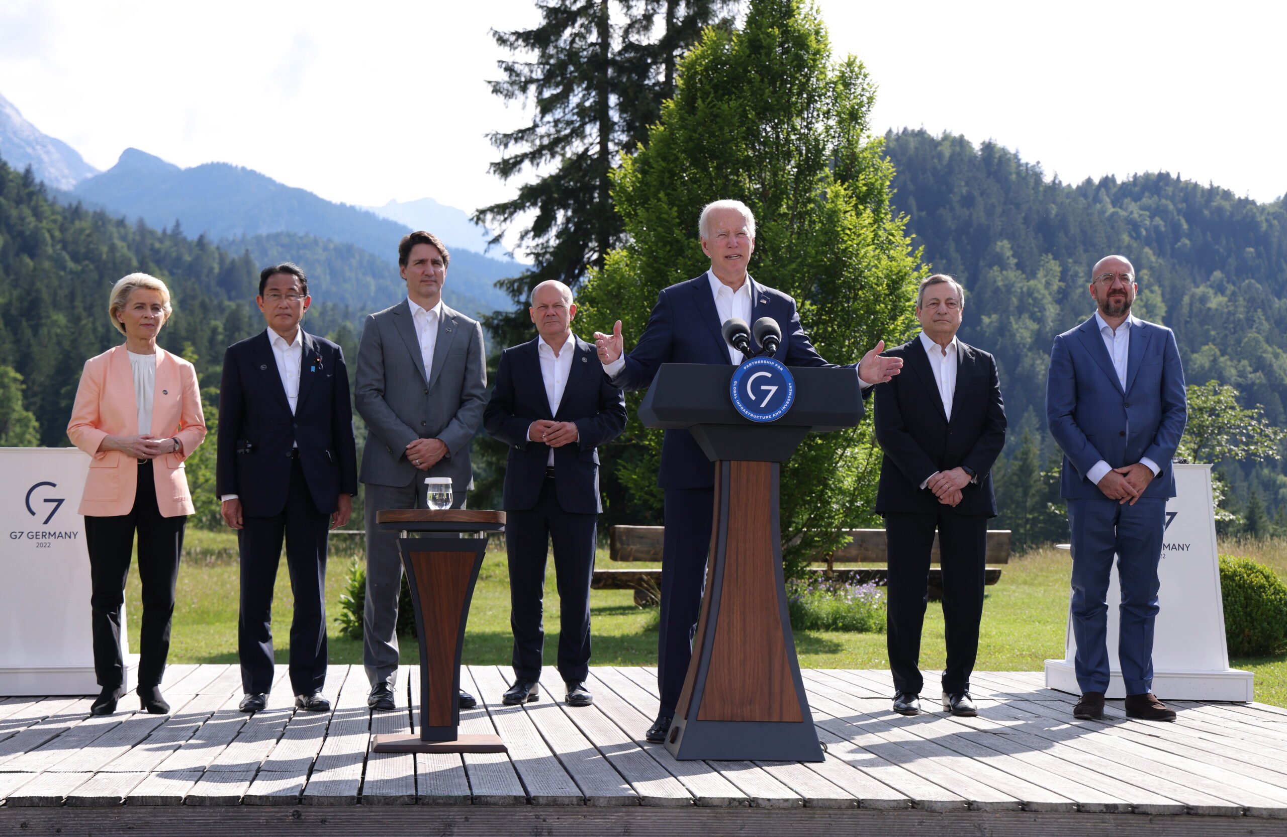 Саммит G7 в Эльмау. Слева направо: председательница Еврокомисси Урсула фон дер Ляйен, премьер-министр Японии Фумио Кисида