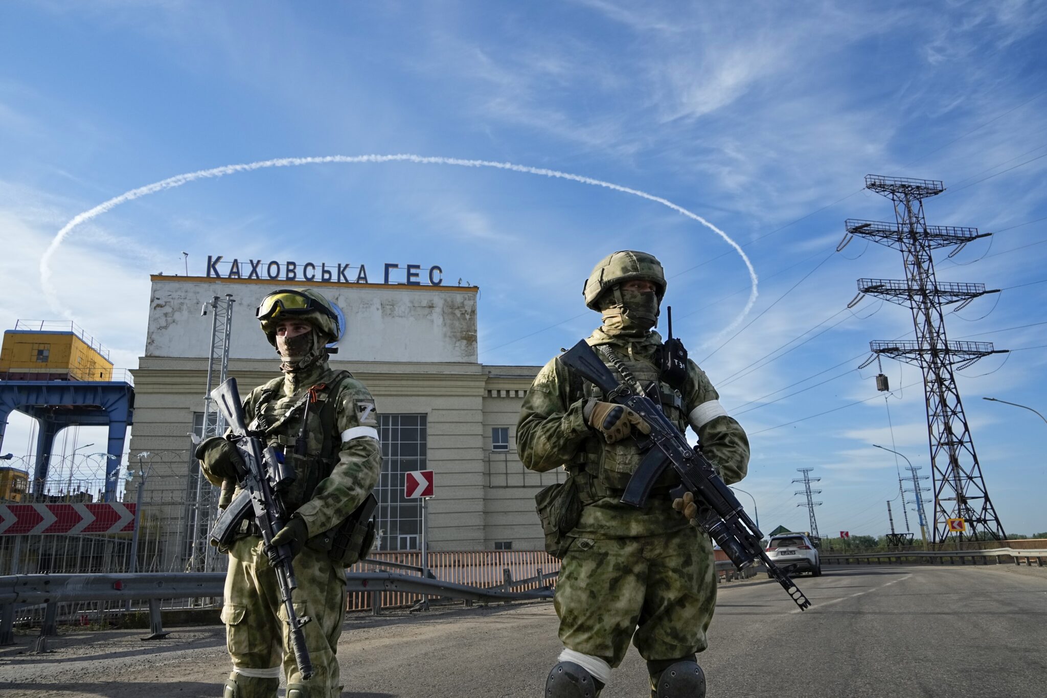 Российские военные на территории Каховской ГЭС в Херсонской области. Фото AP/Scanpix/Leta.