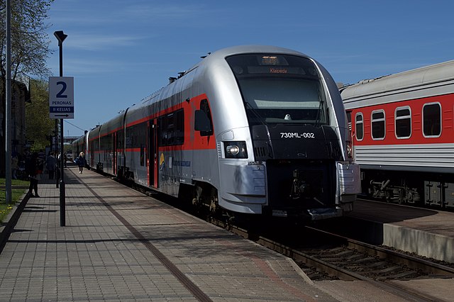 Поезд на железнодорожном вокзале Клайпеда, Литва. Фото Wikipedia.org
