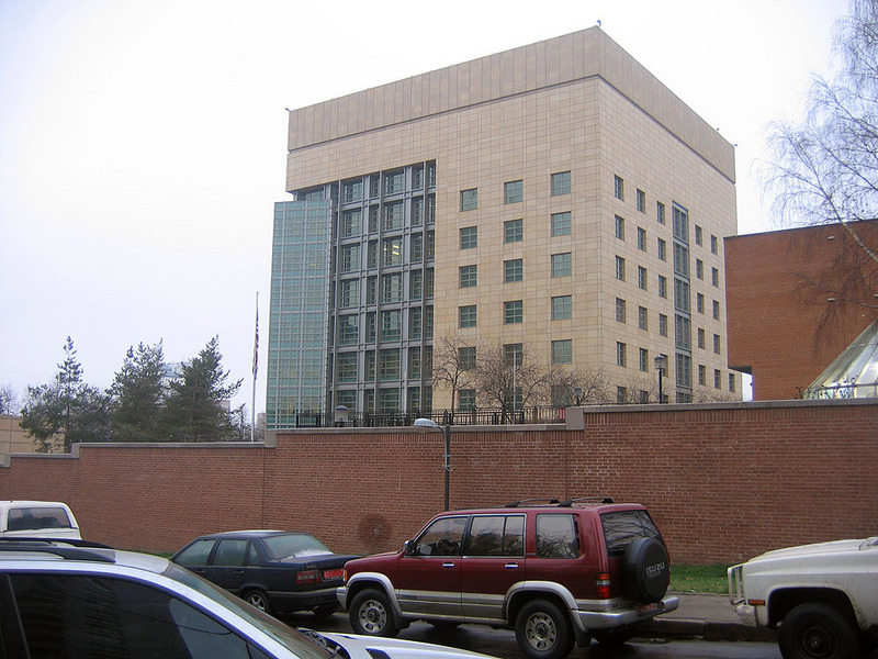 Здание посольства США в Москве. Фото Wikipedia.org.