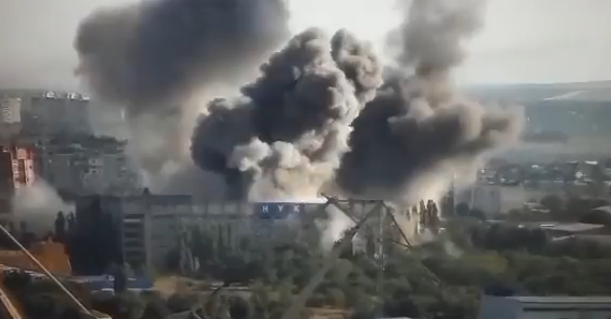 Ракетный удар по Николаеву. Кадр видео, опубликованного главой областной администрации Виталием Кимом