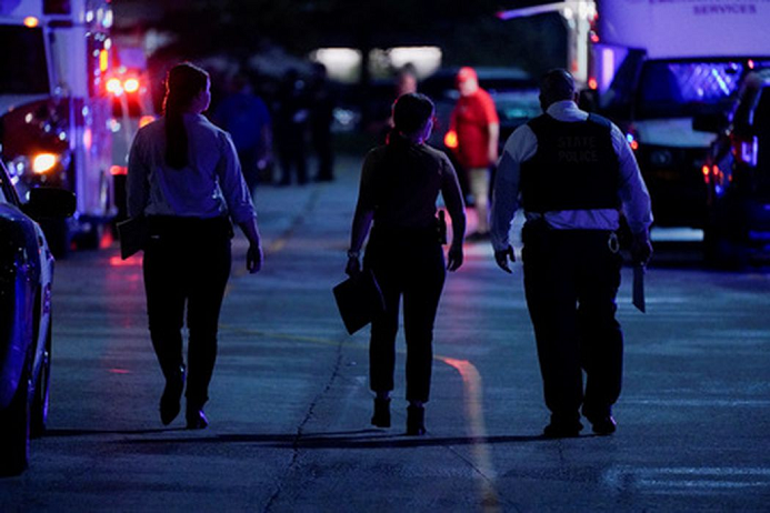 Полиция на месте стрельбы в городе Гринвуд в американском штате Индиана 17 июля 2022 года. Фото Cheney Orr/Reuters/Scanpix/LETA