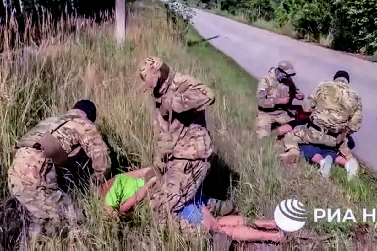 Задержание «украинских диверсантов». Скриншот из оперативного видео ФСБ.