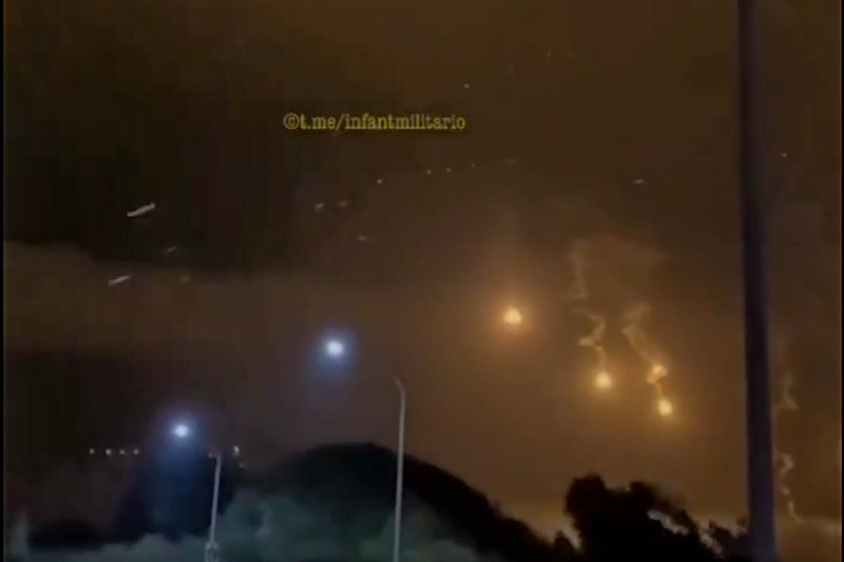 Стрельба в Тайваньском проливе в ходе боевых учений. Скриншот видео из твиттера Terror Alarm.