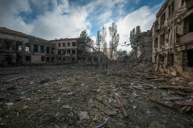 Разрушенная школа в Краматорске. Фото Alina Yarysh / Reuters / Scanpix / LETA